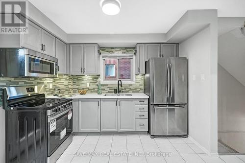 440 Stonegate Avenue, Oshawa, ON - Indoor Photo Showing Kitchen With Stainless Steel Kitchen