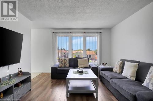 23 Greenbrier Road, Cambridge, ON - Indoor Photo Showing Living Room