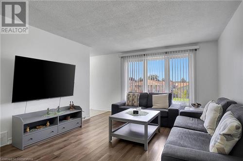 23 Greenbrier Road, Cambridge, ON - Indoor Photo Showing Living Room