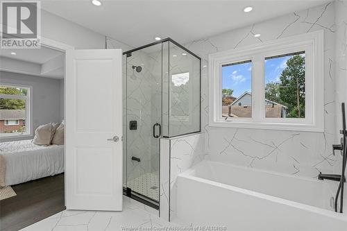 866 Maple Avenue, Lasalle, ON - Indoor Photo Showing Bathroom