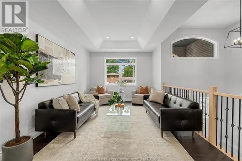 866 Maple Avenue, Lasalle, ON - Indoor Photo Showing Living Room