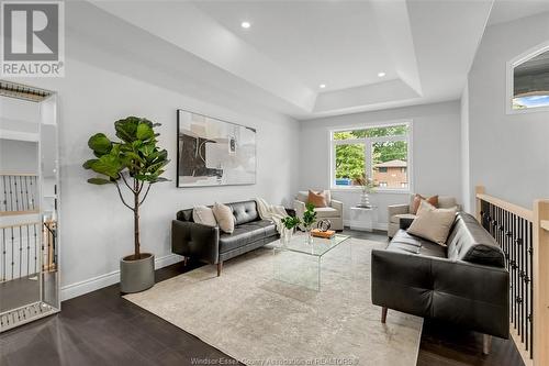 866 Maple Avenue, Lasalle, ON - Indoor Photo Showing Living Room