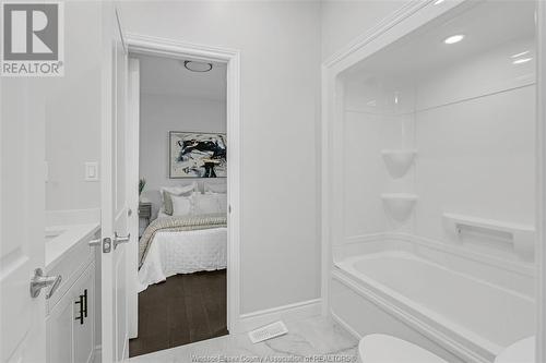 866 Maple Avenue, Lasalle, ON - Indoor Photo Showing Bathroom