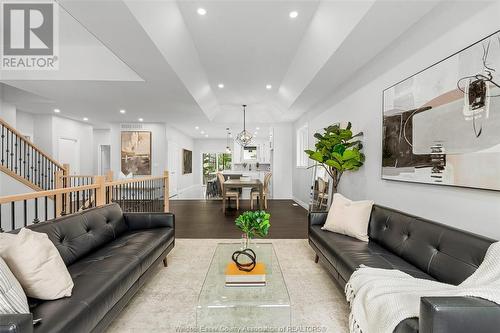 866 Maple Avenue, Lasalle, ON - Indoor Photo Showing Living Room