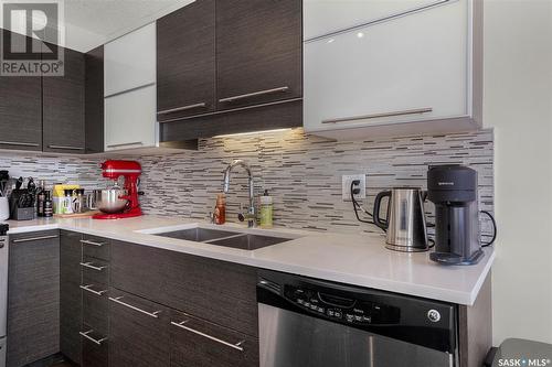 107 410 Ledingham Way, Saskatoon, SK - Indoor Photo Showing Kitchen With Stainless Steel Kitchen With Double Sink With Upgraded Kitchen