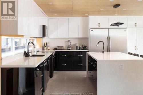 558 Florence, Windsor, ON - Indoor Photo Showing Kitchen With Upgraded Kitchen