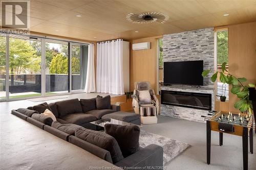 558 Florence, Windsor, ON - Indoor Photo Showing Living Room