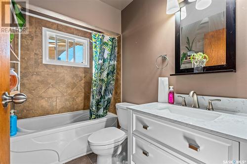 1223 Athabasca Street W, Moose Jaw, SK - Indoor Photo Showing Bathroom