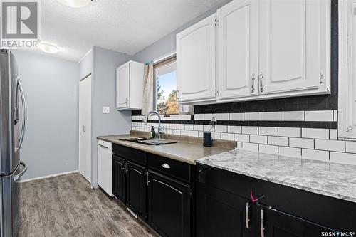 1223 Athabasca Street W, Moose Jaw, SK - Indoor Photo Showing Kitchen