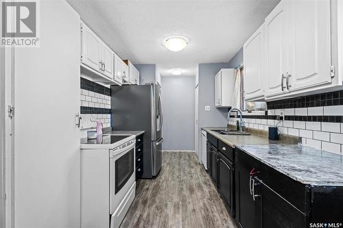 1223 Athabasca Street W, Moose Jaw, SK - Indoor Photo Showing Kitchen