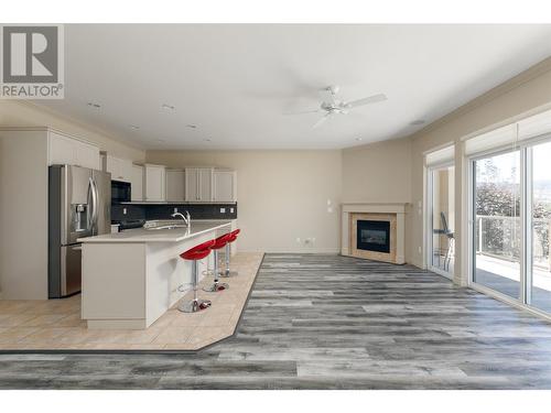 2286 Country Club Drive, Kelowna, BC - Indoor Photo Showing Kitchen