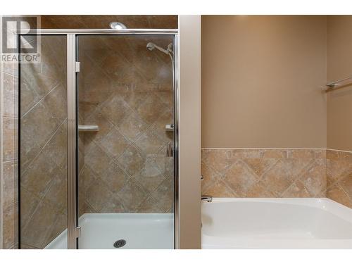 2286 Country Club Drive, Kelowna, BC - Indoor Photo Showing Bathroom