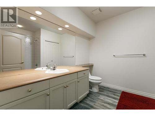 2286 Country Club Drive, Kelowna, BC - Indoor Photo Showing Bathroom