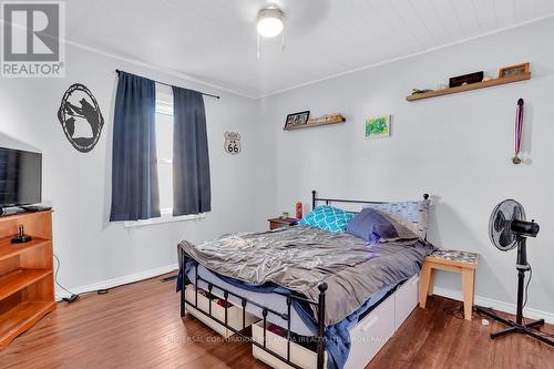 18 Potters Road, Tillsonburg, ON - Indoor Photo Showing Bedroom