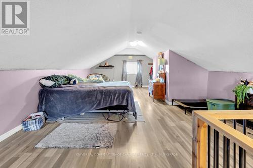 18 Potters Road, Tillsonburg, ON - Indoor Photo Showing Bedroom