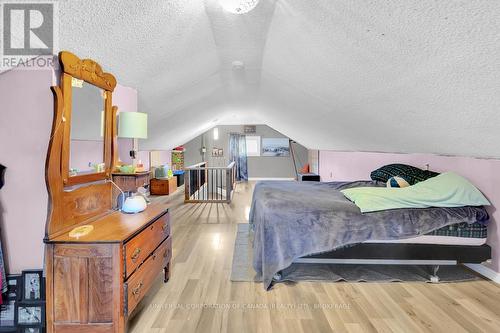 18 Potters Road, Tillsonburg, ON - Indoor Photo Showing Bedroom