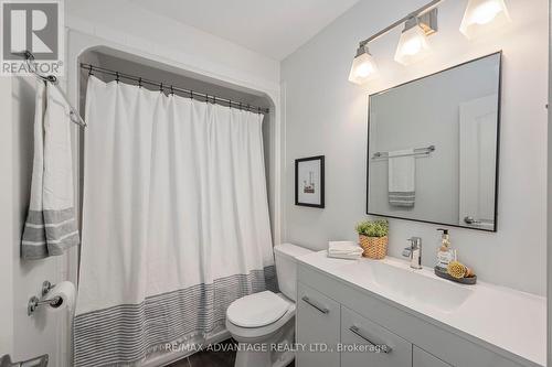 2361 Brayford Crescent, London, ON - Indoor Photo Showing Bathroom