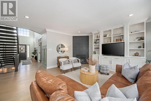 2361 Brayford Crescent, London, ON - Indoor Photo Showing Living Room