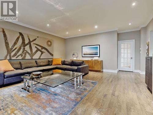 7 York Downs Drive, Toronto, ON - Indoor Photo Showing Living Room