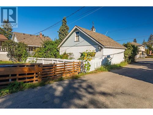 2157 Woodlawn Street, Kelowna, BC - Outdoor