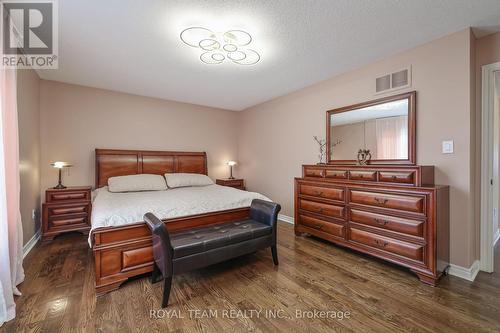 122 Sweet Water Crescent, Richmond Hill, ON - Indoor Photo Showing Bedroom