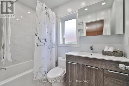 122 Sweet Water Crescent, Richmond Hill, ON - Indoor Photo Showing Bathroom