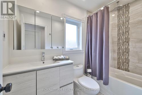 122 Sweet Water Crescent, Richmond Hill, ON - Indoor Photo Showing Bathroom