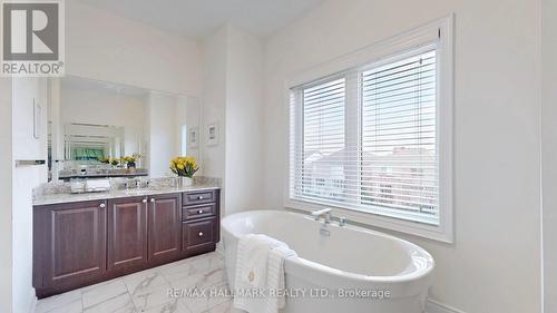 5 Wellman Drive, Richmond Hill, ON - Indoor Photo Showing Bathroom