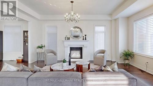 5 Wellman Drive, Richmond Hill, ON - Indoor Photo Showing Living Room With Fireplace