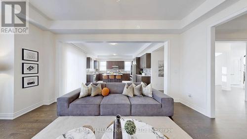 5 Wellman Drive, Richmond Hill, ON - Indoor Photo Showing Living Room