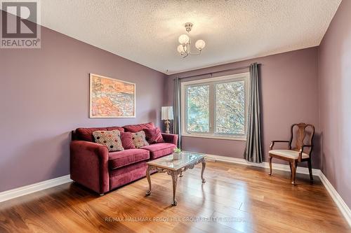 103 Browning Trail, Barrie, ON - Indoor Photo Showing Living Room