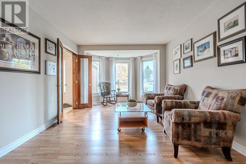 103 Browning Trail, Barrie, ON - Indoor Photo Showing Living Room