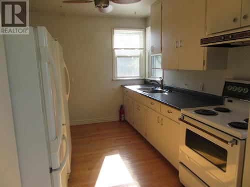 2345 Laurier Crescent, Prince George, BC - Indoor Photo Showing Kitchen With Double Sink