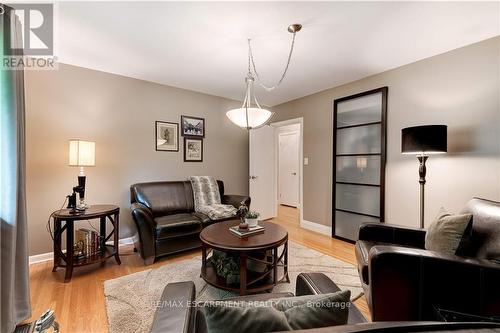 383 Oriole Court, Burlington, ON - Indoor Photo Showing Living Room