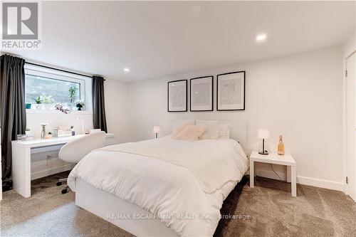 383 Oriole Court, Burlington, ON - Indoor Photo Showing Bedroom