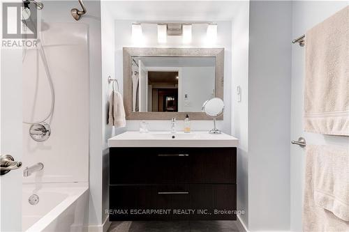 383 Oriole Court, Burlington, ON - Indoor Photo Showing Bathroom