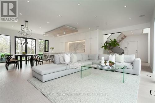 5008 Spruce Avenue, Burlington, ON - Indoor Photo Showing Living Room