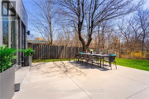 5008 Spruce Avenue, Burlington, ON - Outdoor