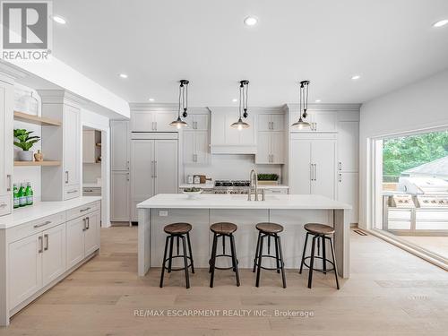 974 North Shore Boulevard W, Burlington, ON - Indoor Photo Showing Kitchen With Upgraded Kitchen