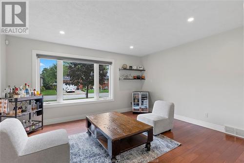 103 Pierella Drive, Lakeshore, ON - Indoor Photo Showing Living Room