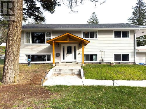 5003 Smith Road, 108 Mile Ranch, BC - Outdoor With Facade