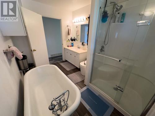 5003 Smith Road, 108 Mile Ranch, BC - Indoor Photo Showing Bathroom