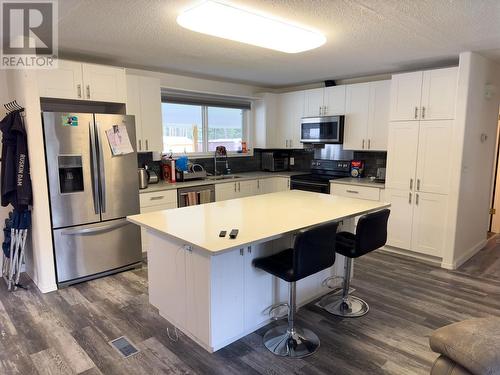 5003 Smith Road, 108 Mile Ranch, BC - Indoor Photo Showing Kitchen