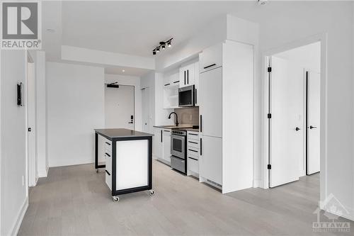 560 Rideau Street Unit#905, Ottawa, ON - Indoor Photo Showing Kitchen