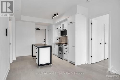 905 - 560 Rideau Street, Ottawa, ON - Indoor Photo Showing Kitchen