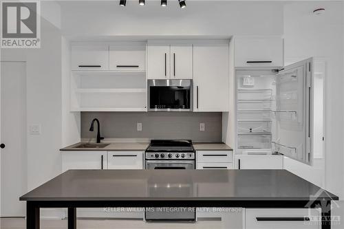 905 - 560 Rideau Street, Ottawa, ON - Indoor Photo Showing Kitchen