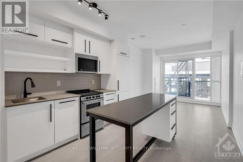 905 - 560 Rideau Street, Ottawa, ON - Indoor Photo Showing Kitchen