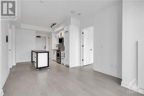 560 Rideau Street Unit#905, Ottawa, ON - Indoor Photo Showing Kitchen