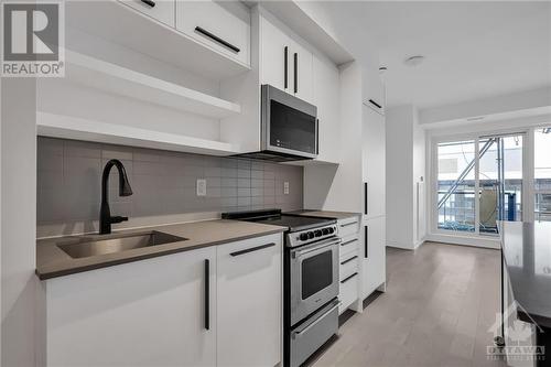 560 Rideau Street Unit#905, Ottawa, ON - Indoor Photo Showing Kitchen With Upgraded Kitchen