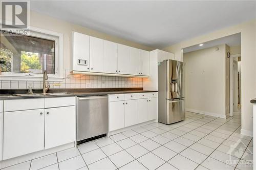 1598 Abbey Road, Alta Vista And Area (3602 - Riverview Park), ON - Indoor Photo Showing Kitchen